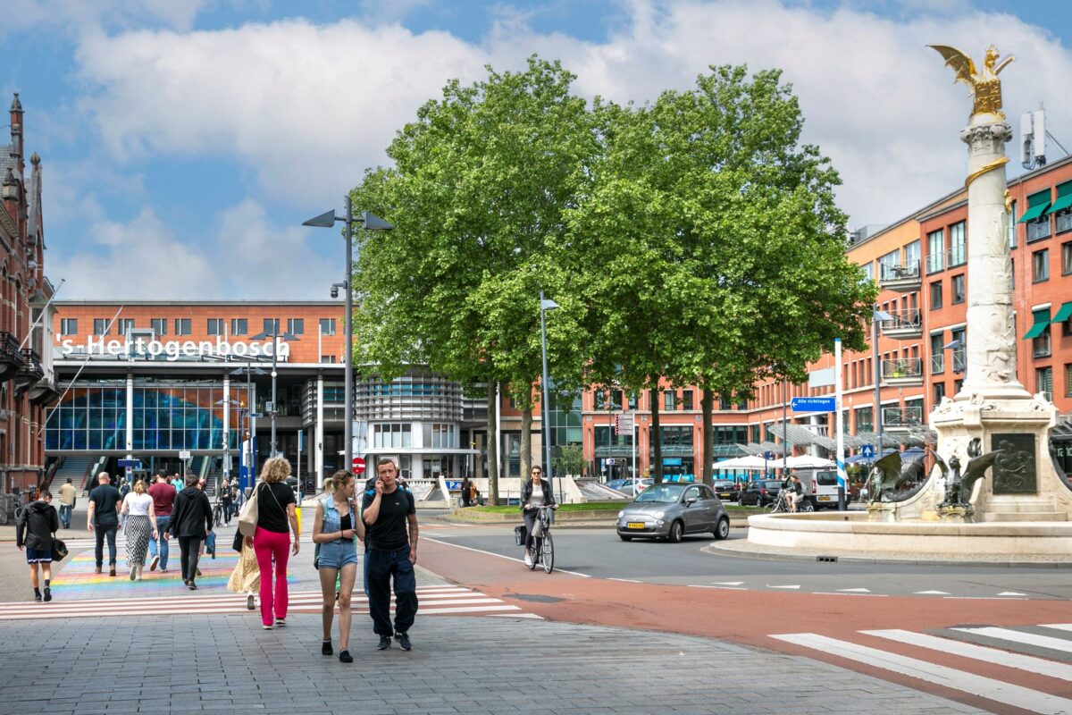 De stadskant van het centraal station van 's-Hertogenbosch