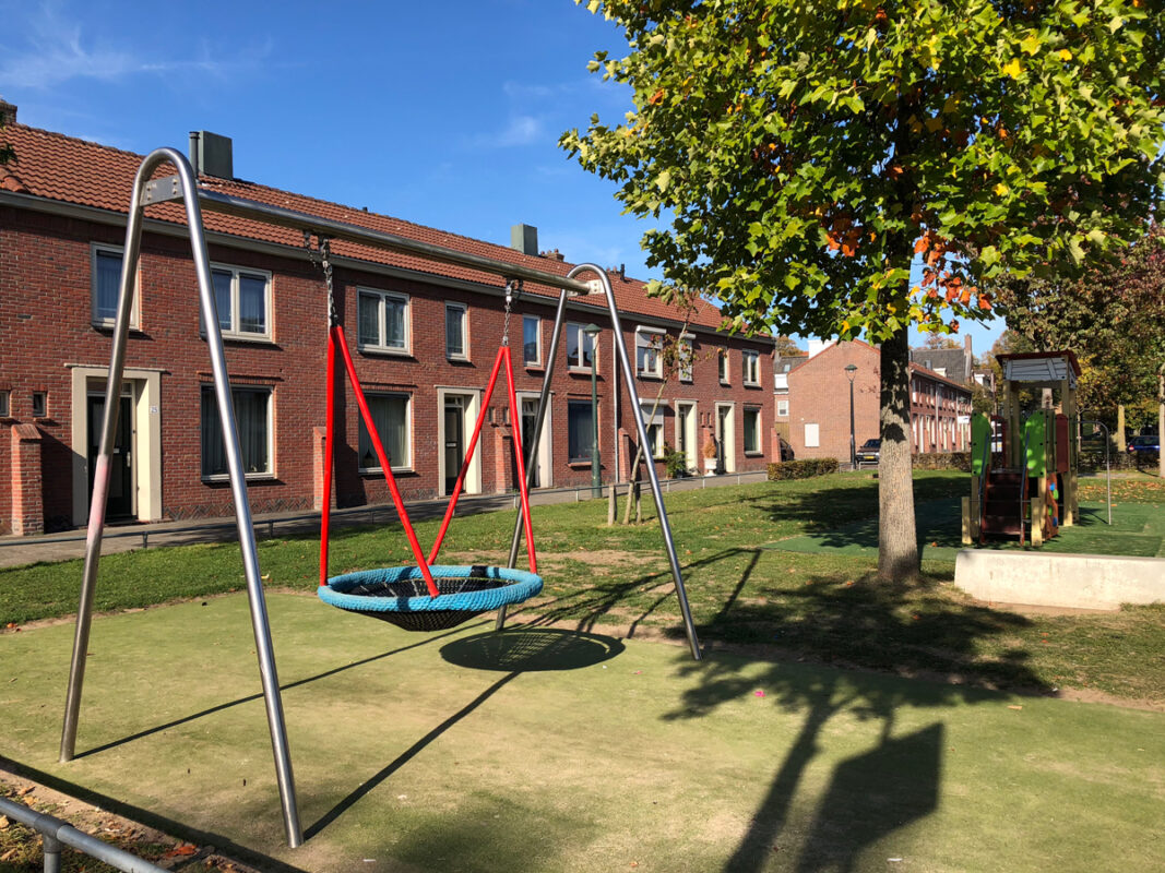 Foto van een speeltuintje in de Graafse buurt in 's Hertogenbosch